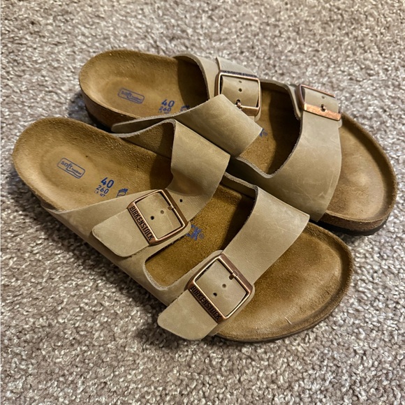 Birkenstock oiled leather soft bed Arizona Sandals in taupe - Picture 1 of 9